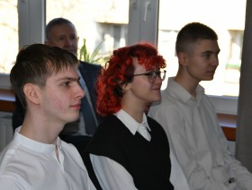 uczestnicy olimpiady w oczekiwaniu na wyniki