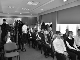 goście, media i uczestnicy podczas ogłaszania wyników
