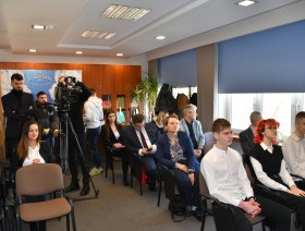 goście, media i uczestnicy podczas ogłaszania wyników