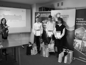 wspólne zdjęcie uczestników olimpiady