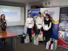 wspólne zdjęcie uczestników olimpiady